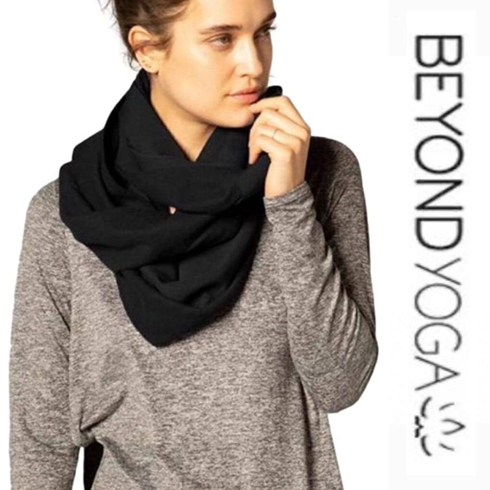 Beyond Yoga Pocket Infinity Scarf